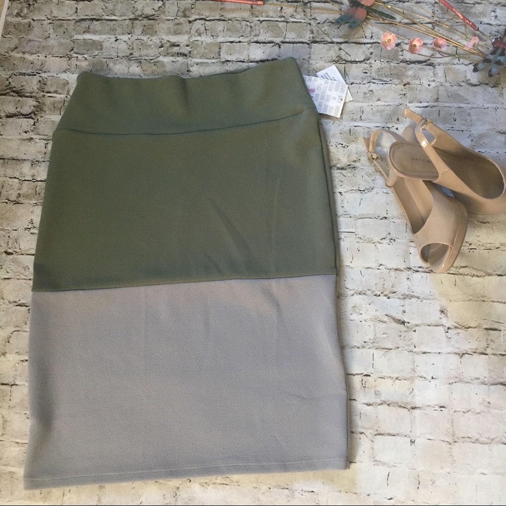 LuLaRoe Cassie NWT Medium
